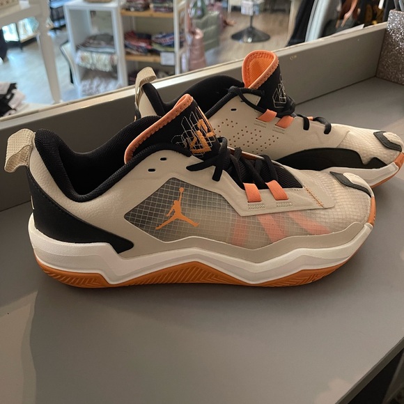 Men’s Nike Air Jordan sneakers - Picture 1 of 3